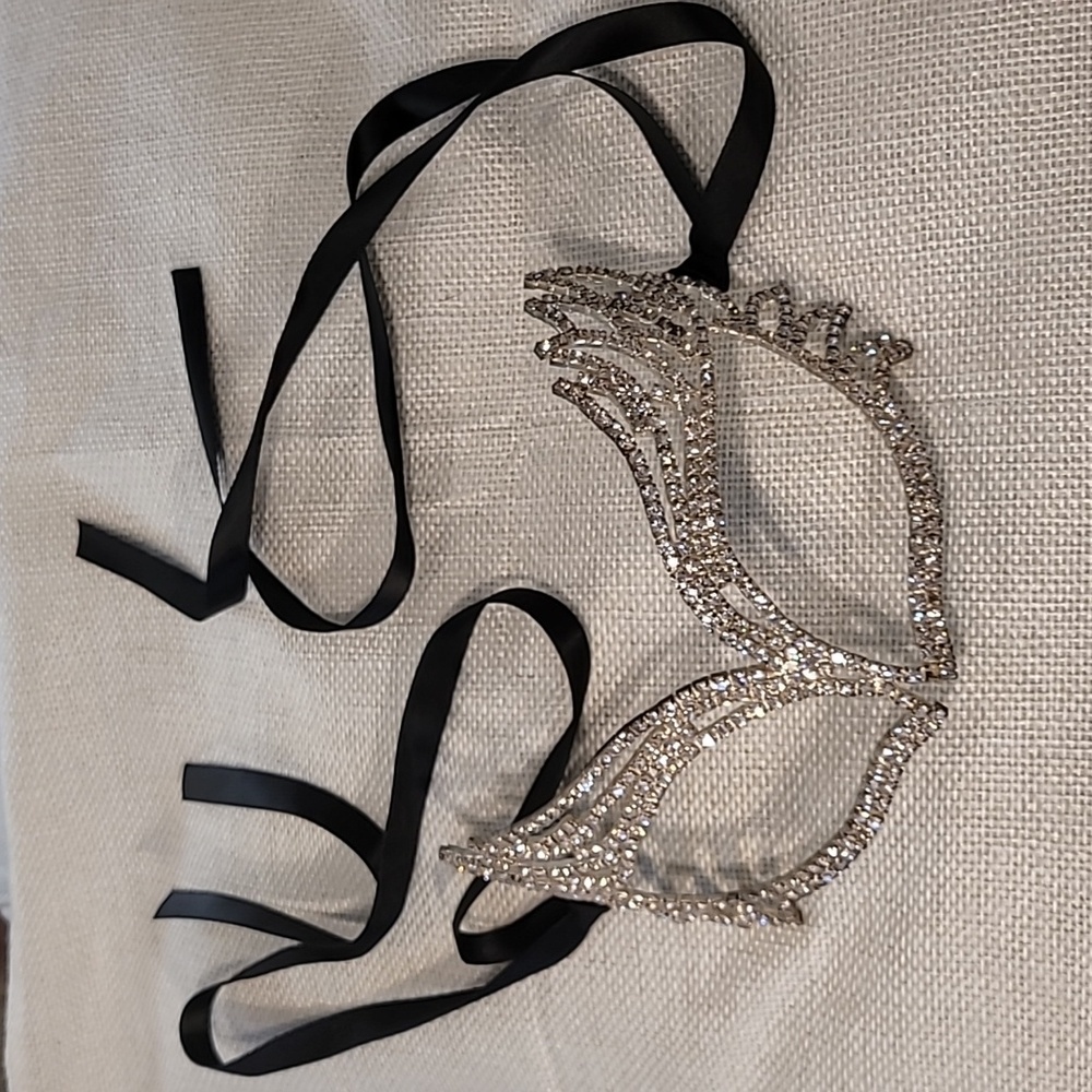 Mardi Gras Rhinestone Mask. One (1) Rhinestone Missing Not Noticable.